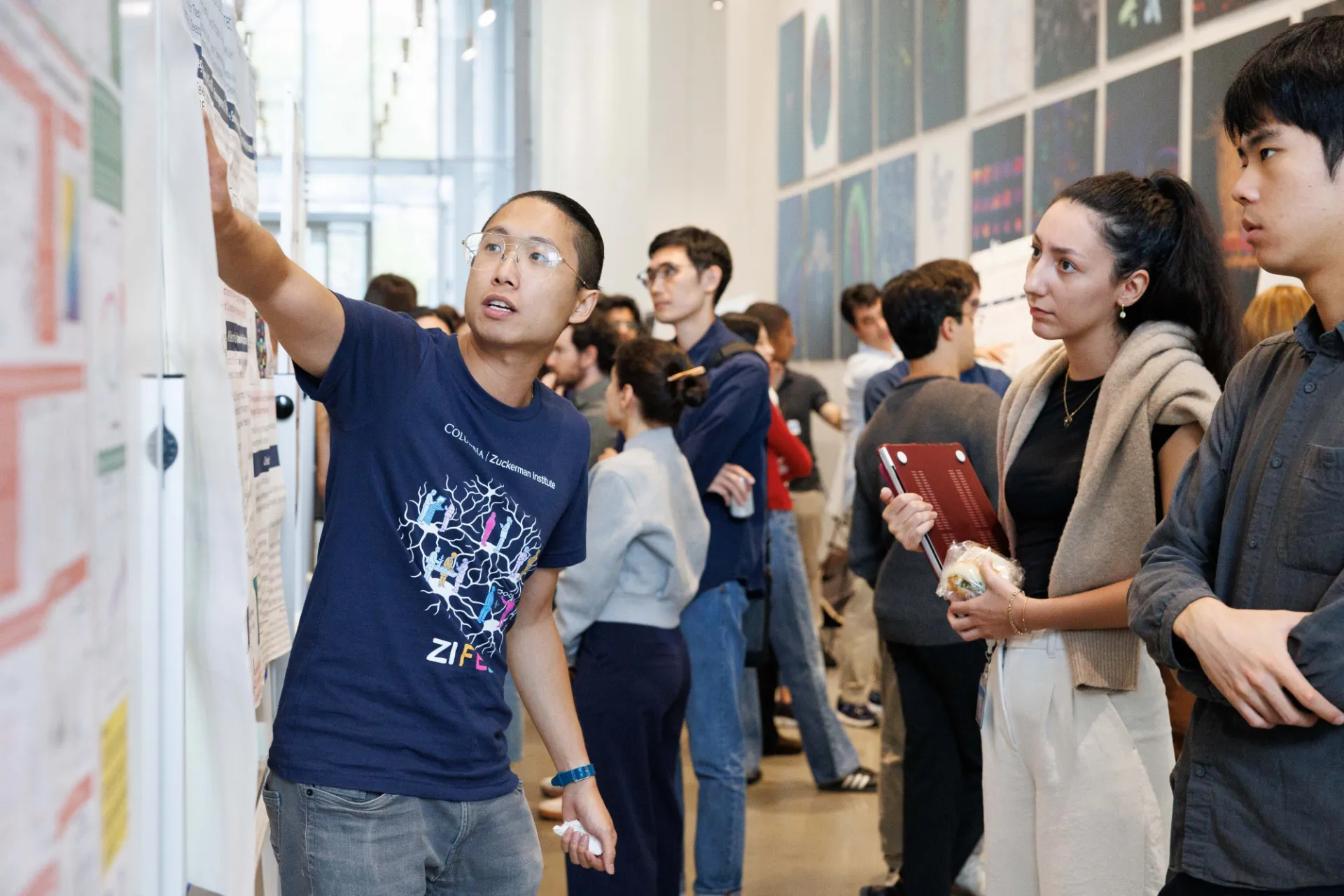 Kavli graduate student Tuan Nguyen of Columbia’s Center for Theoretical Neuroscience presents research at a poster session 